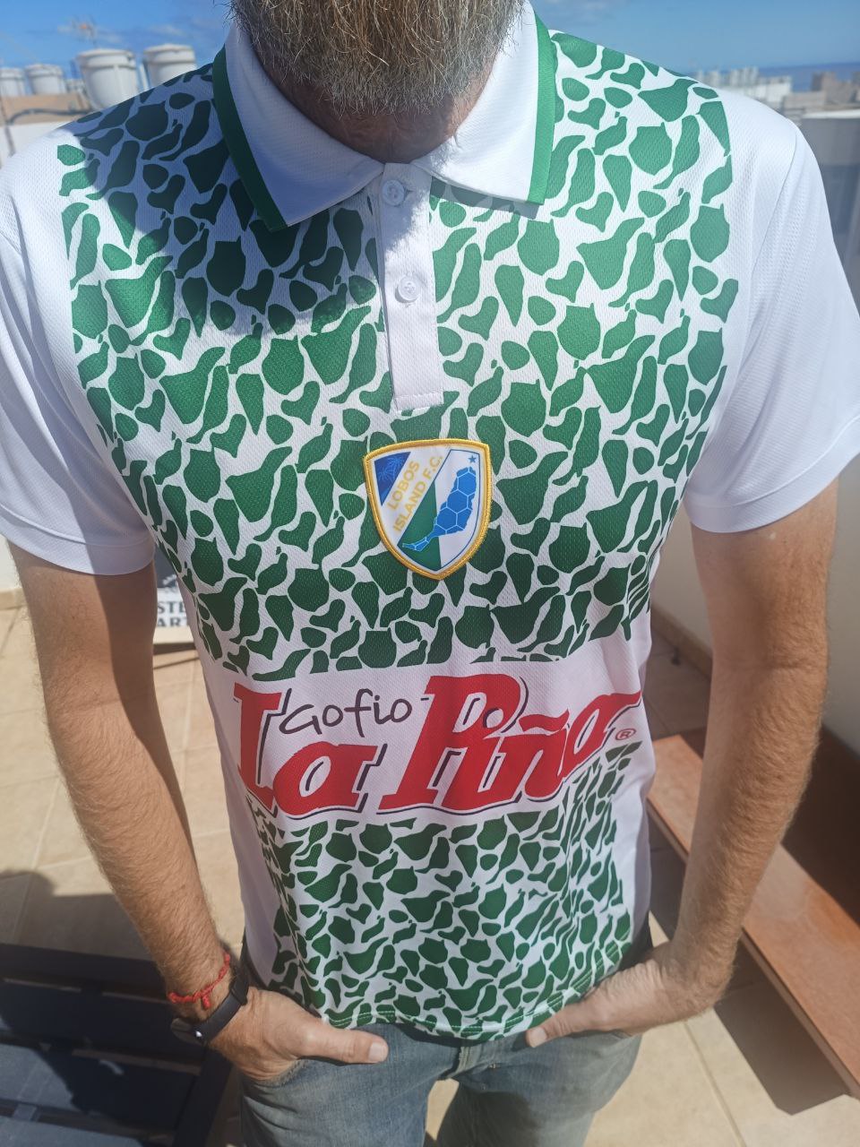 Camiseta titular con energía canaria